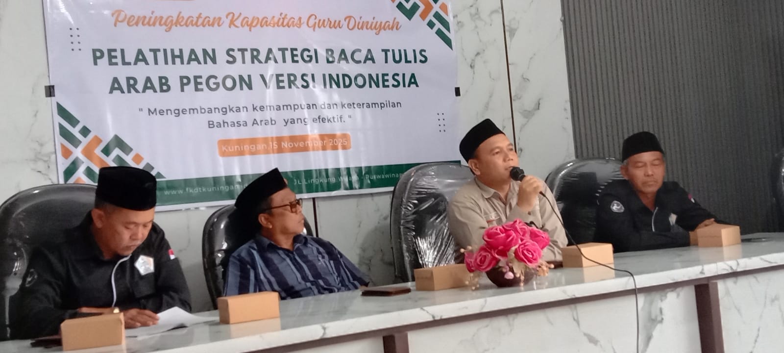 Guru Diniyah Kuningan Dibekali Strategis Baca Tulis Arab Pegon,Sebagai Implementasi Mapel Baru