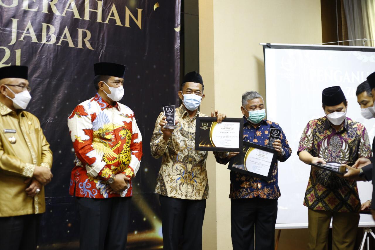 H.Ruhimat Raih Anugrah BAZNAS Award sebagai Tokoh Pendukung Pengelolaan Zakat