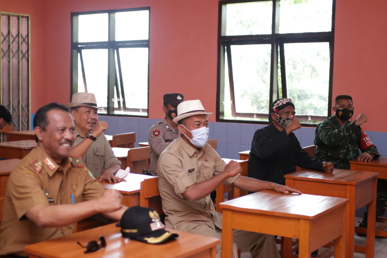 H.Ruhimat Resmikan SDN.Winayasari Desa Kosambi Kecamatan Cipunagara