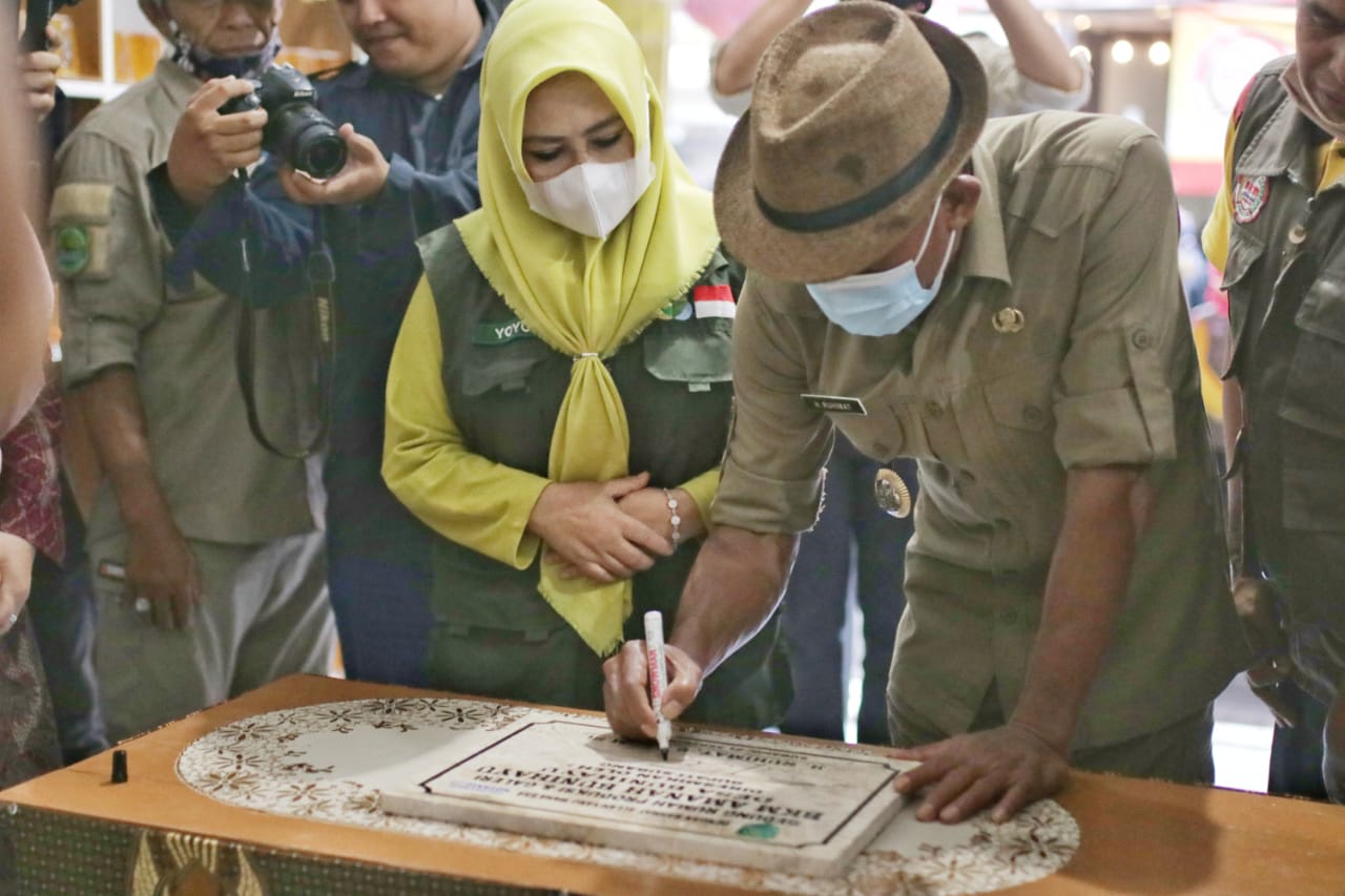 H.Ruhimat Serap Aspirasi Warga dan Resmikan Rumah Produksi serta Galeri UKM BKM Bunihayu