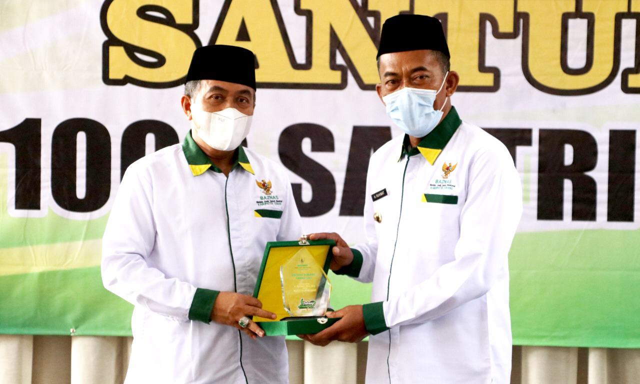 Hadiri Acara Launhcing Subang Jawara Zakat,H.Ruhimat di Berikan Penghargaan Bupati Peduli Zakat Oleh Baznas Jabar