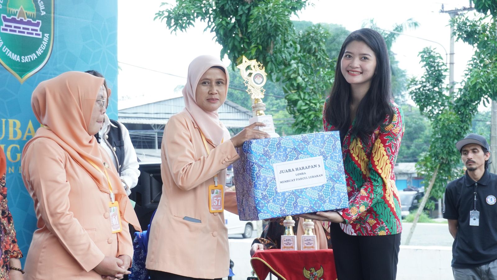 HADIRI BAZAR RAMADHAN, NY. EGA ANJANI REYNALDY AJAK DWP SUBANG BERINOVASI DALAM EKONOMI KREATIF