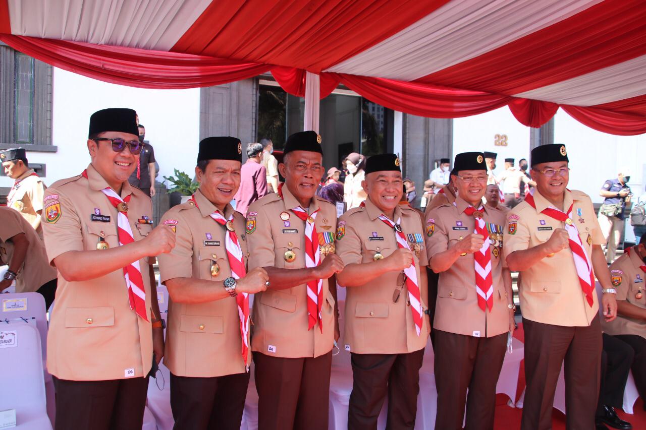 Hadiri HUT Pramuka ke-61 Tingkat Jawa Barat, Kak Jimat Terima Penghargaan Lencana Melati