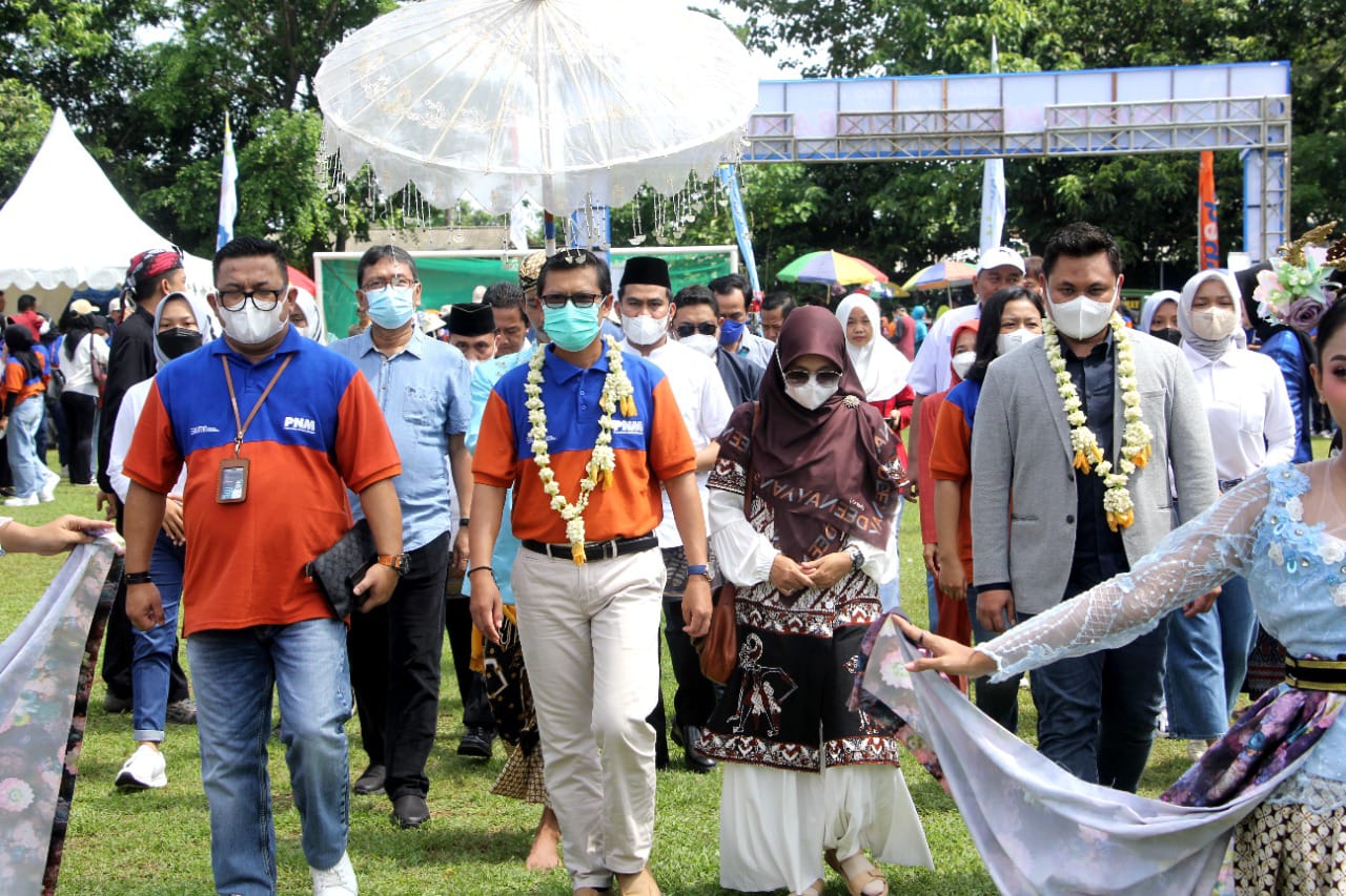 Hadiri Kampung PNM, kang akur sampaikan "Kalau bukan kita yg beli siapa lagi, kalau bukan kita yang bela siapa lagi"