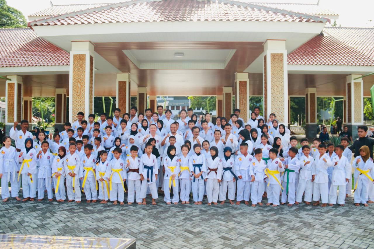 Hadiri Latihan Gabungan Karateka INKANAS, Pj. Bupati Subang Beri 6 Motivasi untuk Raih Juara dan Prestasi