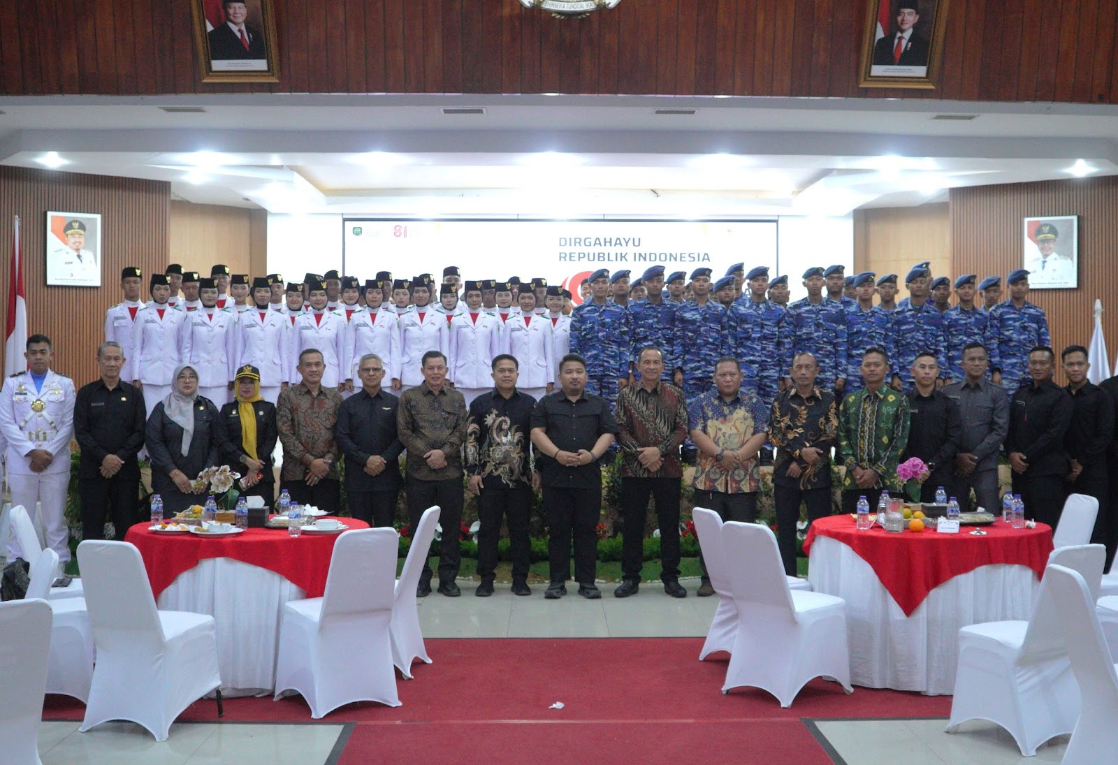 HADIRI MALAM RAMAH TAMAH DAN APRESIASI HUT KE-81 RI, KANG REY SAMPAIKAN TERIMAKASIH DAN BERI _KADEUDEUH_ UNTUK PETUGAS PASKIBRAKA