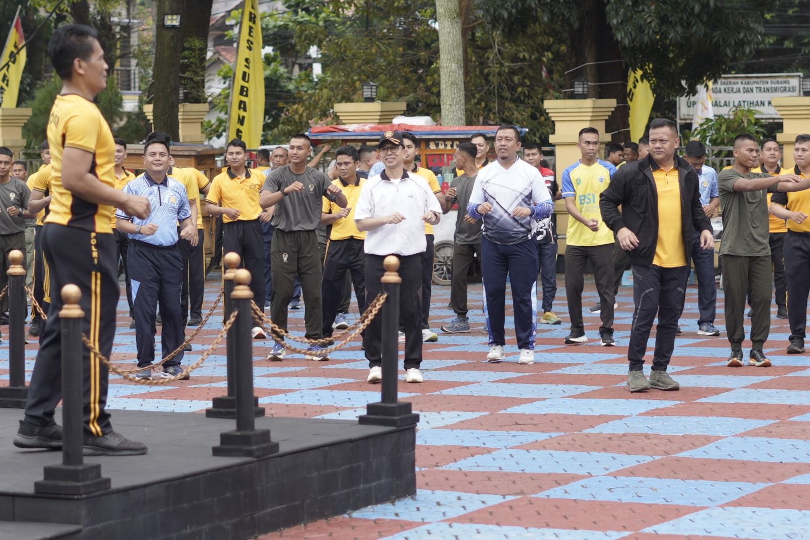 HADIRI OLAHRAGA BERSAMA DI MAPOLRES SUBANG DALAM RANGKA HARI K3 SEDUNIA, SEKSA SUBANG TEKANKAN PENTINGNYA SINERGI DAN KESELAMATAN KERJA