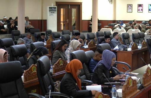 HADIRI PARIPURNA DPRD,WAKIL BUPATI SUBANG SAMPAIKAN JAWABAN BUPATI TERHADAP PANDANGAN UMUM FRAKSI-FRAKSI ATAS RAPERDA PERUBAHAN APBD TAHUN 2025