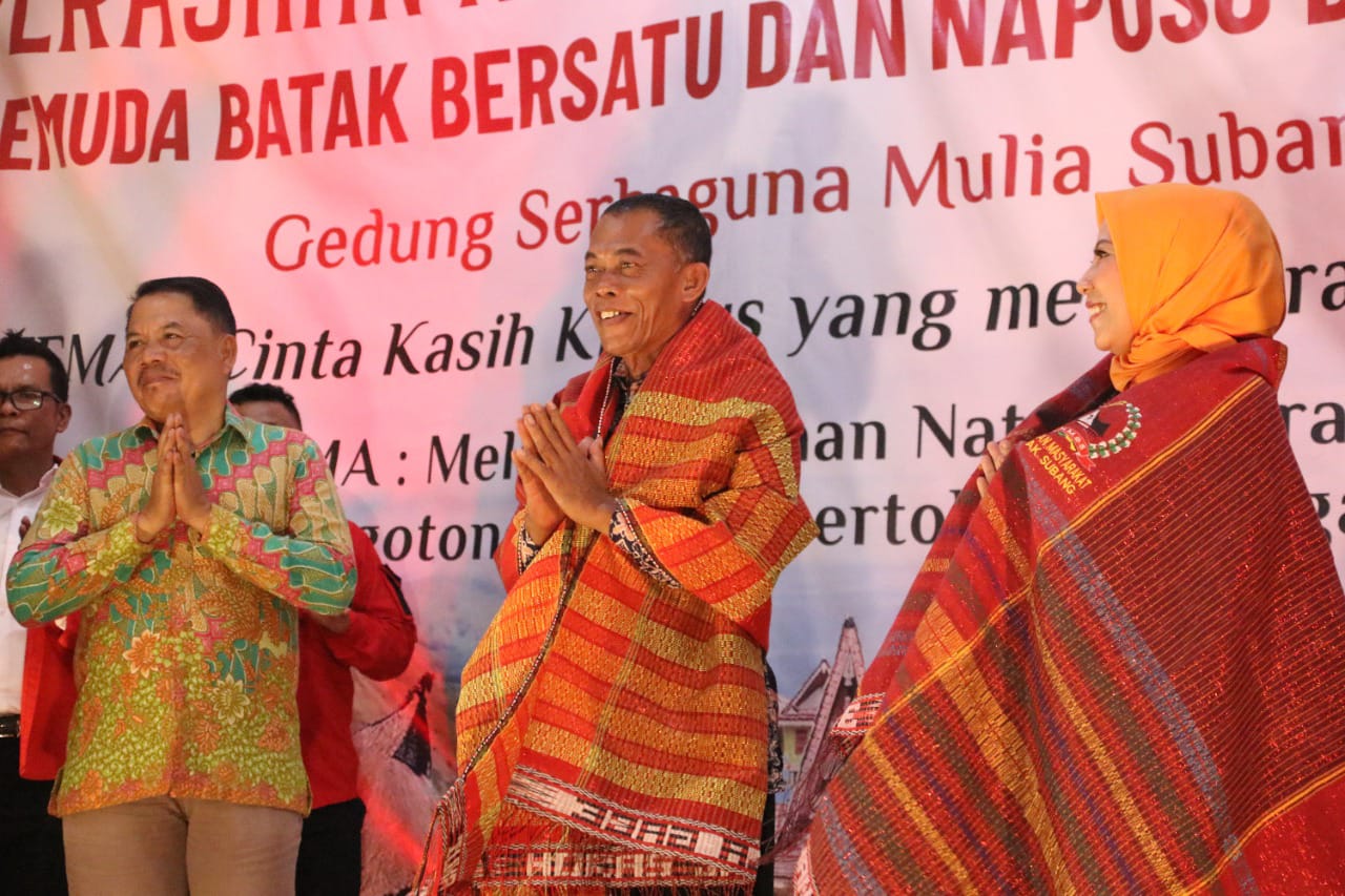 HADIRI PERAYAAN NATAL DAN SENI BUDAYA BATAK, KANG JIMAT TEKANKAN PERSATUAN DEMI KEMAJUAN SUBANG