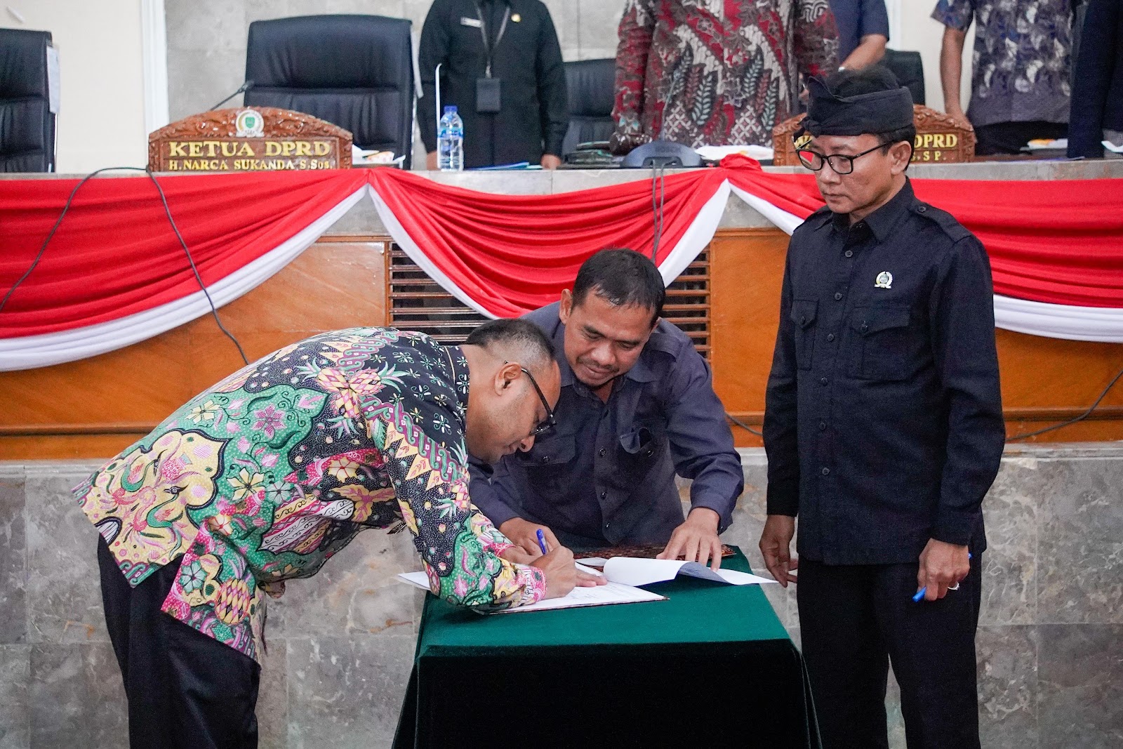 Hadiri Rapat DPRD Kabupaten Subang Pj. Bupati Subang harapkan adanya Komitmen dan Konsisten dalam mengawal RPJPD Kabupaten Subang tahun 2025-2045