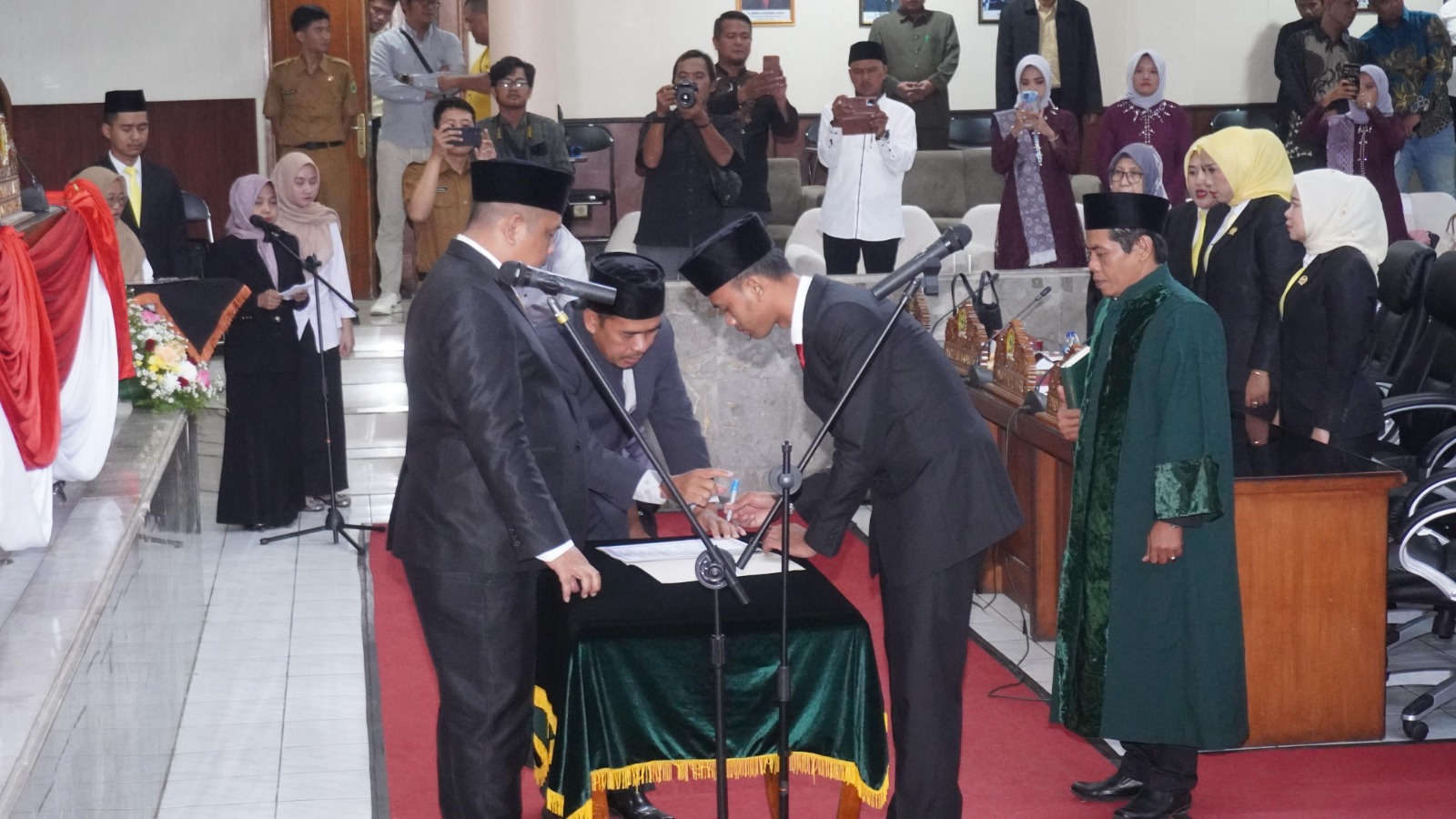 HADIRI RAPAT PARIPURNA DPRD PENGGANTI ANTAR WAKTU FRAKSI GERINDRA 2025–2029, SEKDA SUBANG DORONG SINERGI DPRD DAN PEMERINTAH DAERAH USAI PELANTIKAN FOGGY SUBAGGIA