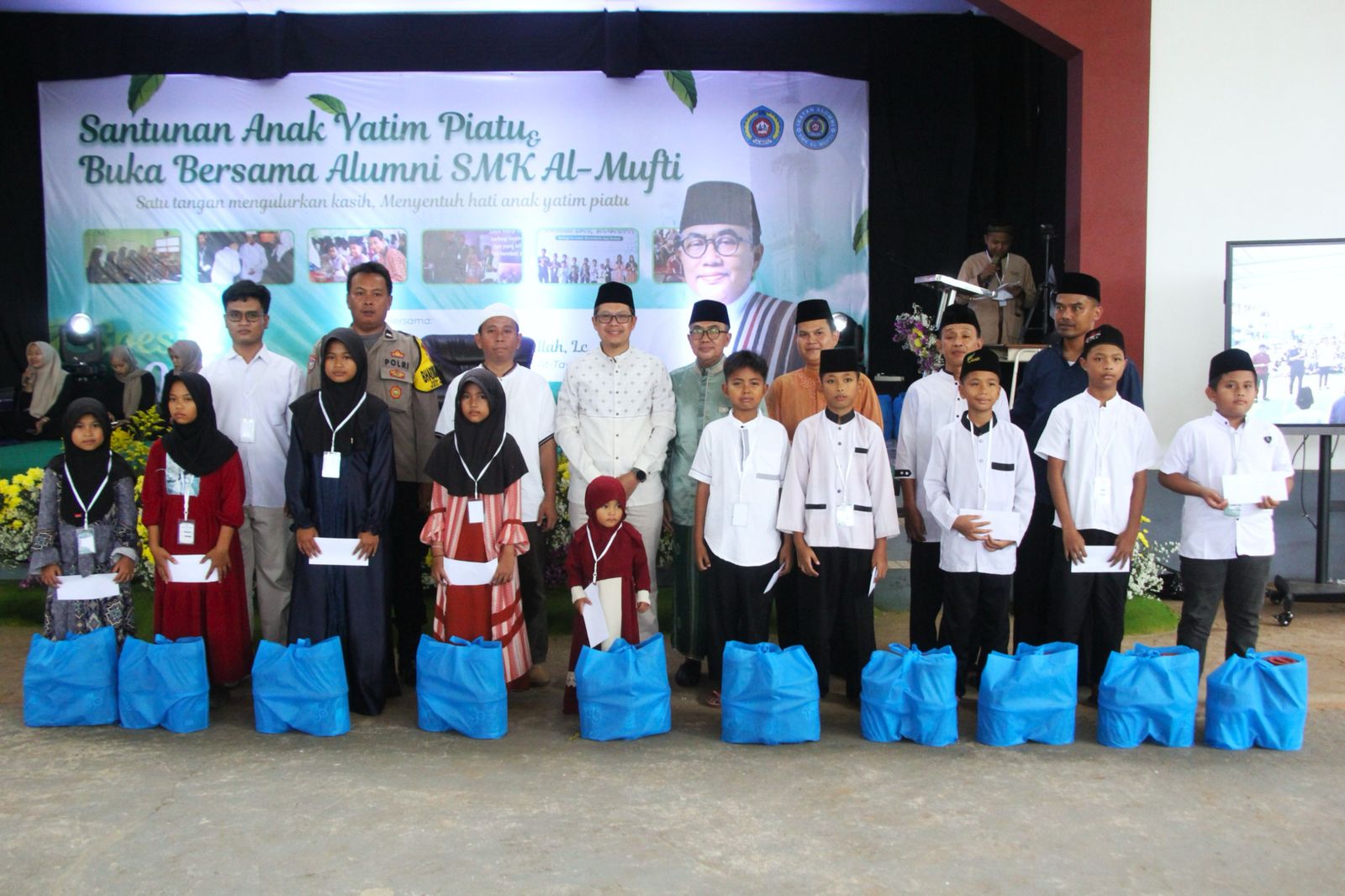 Hadiri Santunan Anak Yatim dan Dhuafa SMK Al-Mufti Purwadadi, Kang Akur Apresiasi Kontribusi Alumni