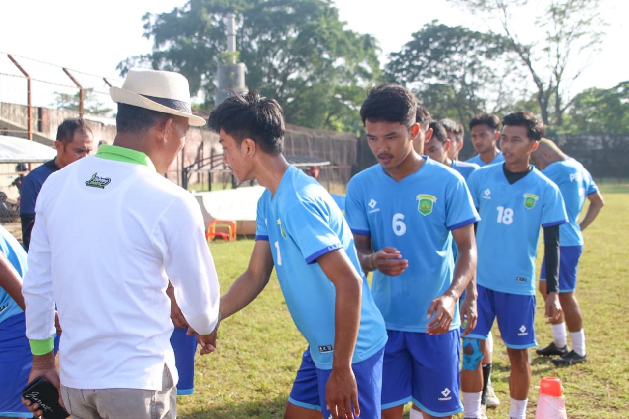 HADIRI SESI LATIHAN PERSIKAS JELANG LAGA MELAWAN SEMEN PADANG