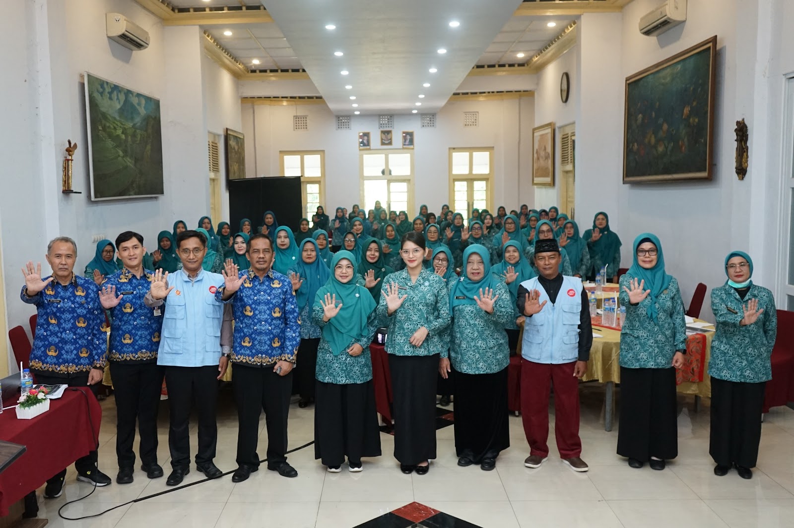 HADIRI SOSIALISASI ANTI KORUPSI, KETUA TP PKK KABUPATEN SUBANG GELORAKAN PENCEGAHAN BUDAYA KORUPTIF SEJAK DINI