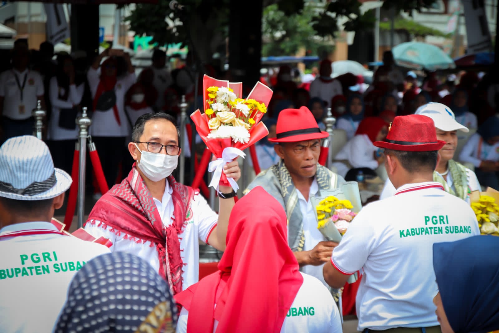 HADIRI UPACARA PERINGATAN HUT KE-77 PGRI DAN HARI GURU NASIONAL, KANG JIMAT: I LOVE YOU GURU