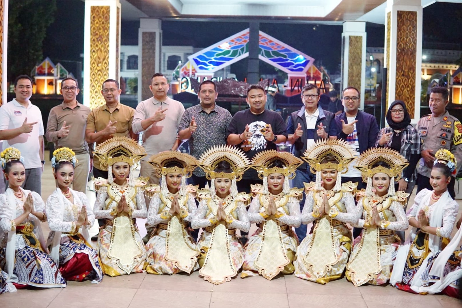 HANGAT, KANG REY LARUT DALAM PERTUNJUKAN SENI SUBANG FEST