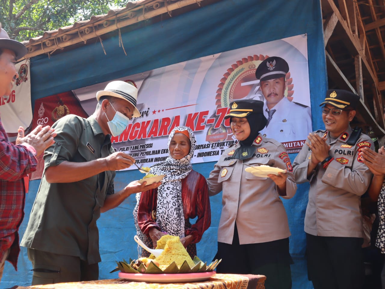 Hari Bhayangkara ke-76, Janda Tiga Cucu Dapat Rumah Baru dari Kapolres Subang
