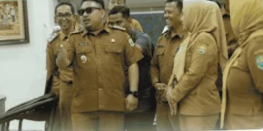 Hari Pertama Bertugas, Bupati Subang Reynaldy Putra Lakukan Sidak ke Bapenda Subang