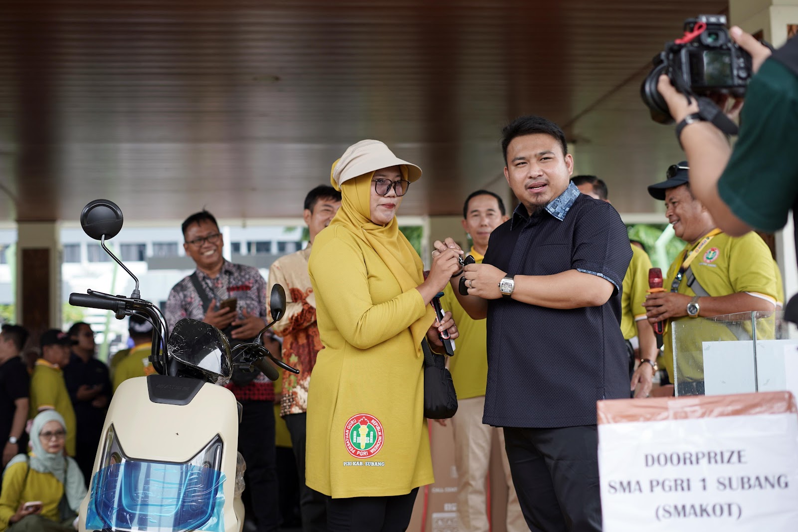 HUT PGRI KE-80, BUPATI SUBANG APRESIASI DONASI PARA GURU UNTUK KORBAN BENCANA ALAM