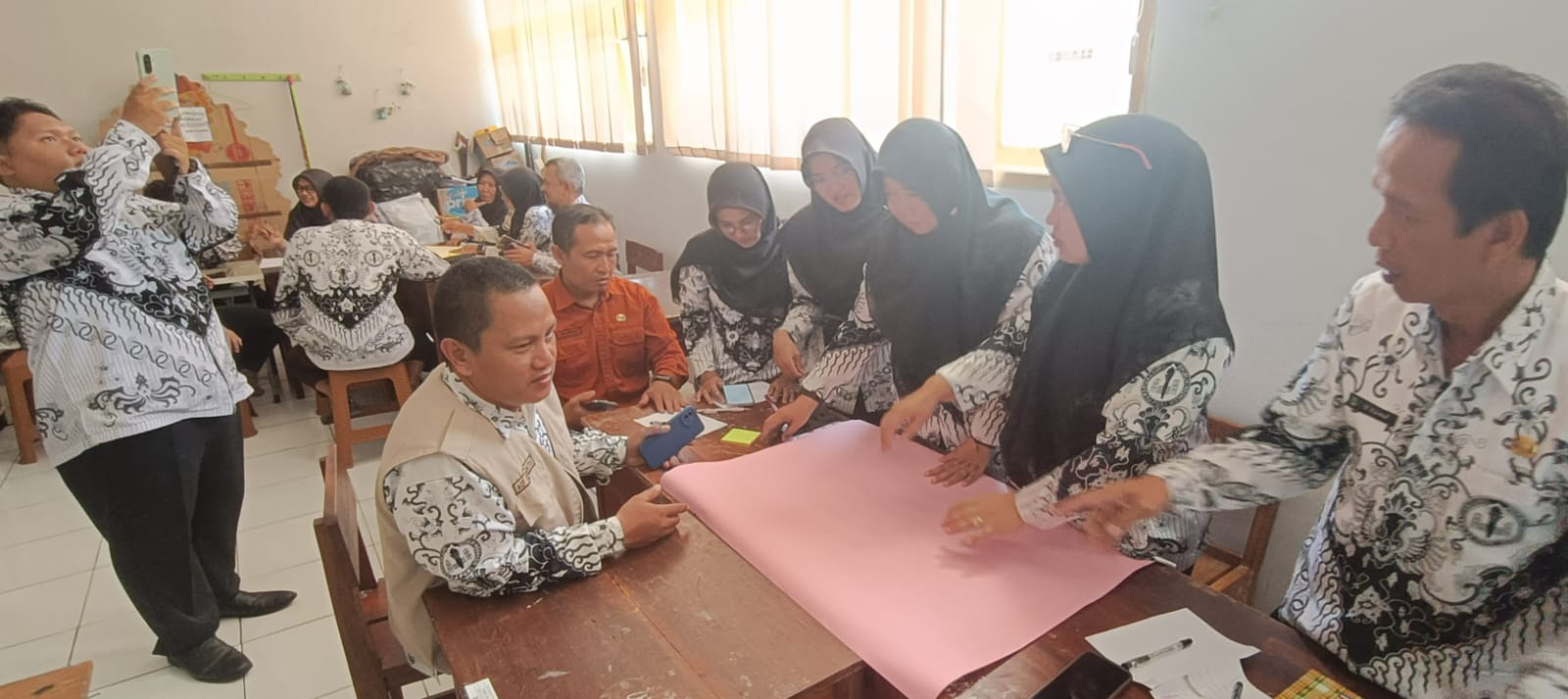 IHT SMAN 1 Lebakwangi : Melatih Guru-Guru Meningkatkan Kualitas Pendidikan Dengan Pembelajaran Berbasis Nilai-Nilai Panca Waluya