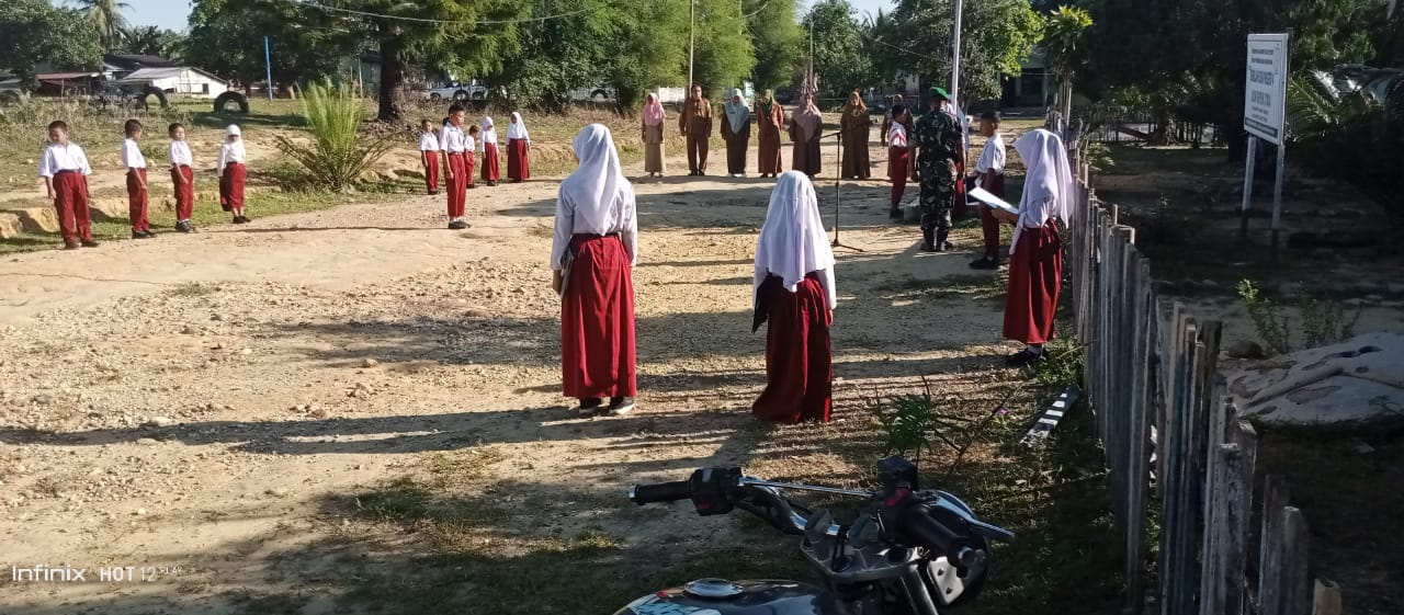 Ini Pesan Babinsa, Saat Jadi Pembina Upacara Di SDN 4 Indra Makmu