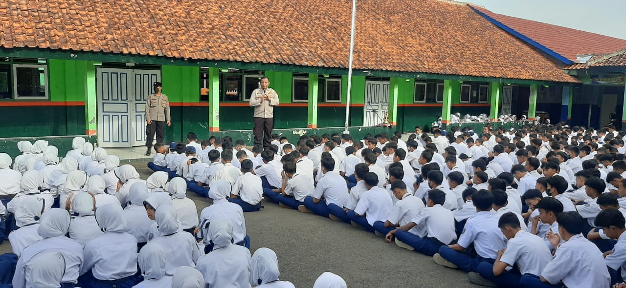 Iptu H. Irfan Sampaikan Ceramah Kamtibmas di SMPN 1 Sagalaherang