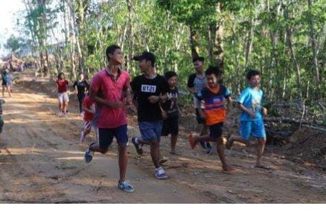 Jaga Fisik, Anggota Satgas TMMD 118 Kodim 1416/Muna Laksanakan Olahraga