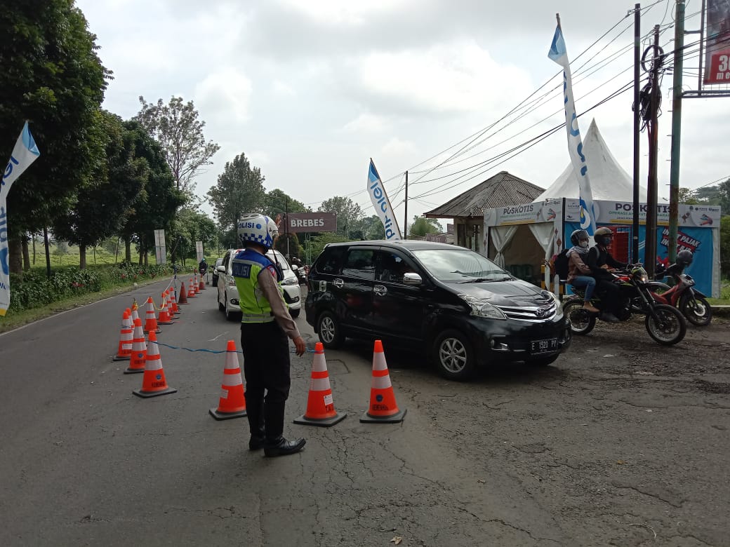 Jajaran Polres Subang pantau Arus Lalin Di Semua Jalur