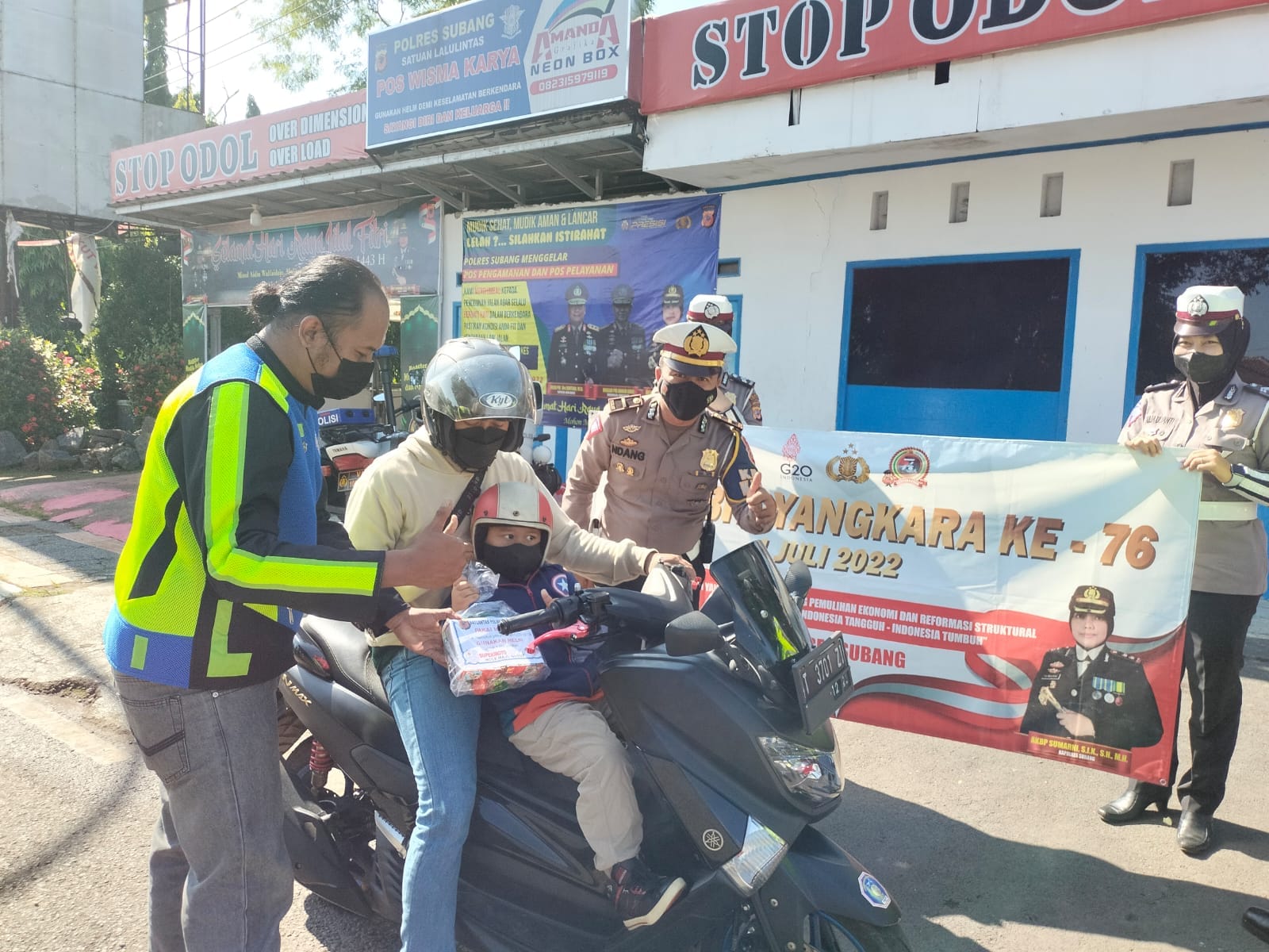 Jajaran Polres Subang Terus Edukasi Warga Dalam Momen HUT Bhayangkara Ke -76