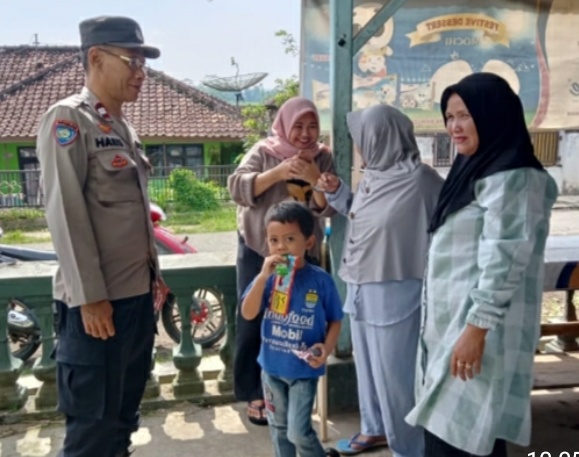 Jajaran Polsek Tanjungsiang   Laksanakan Patroli Dialogis door to door menyampaikan himbauan Kamtibmas kepada masyarakat