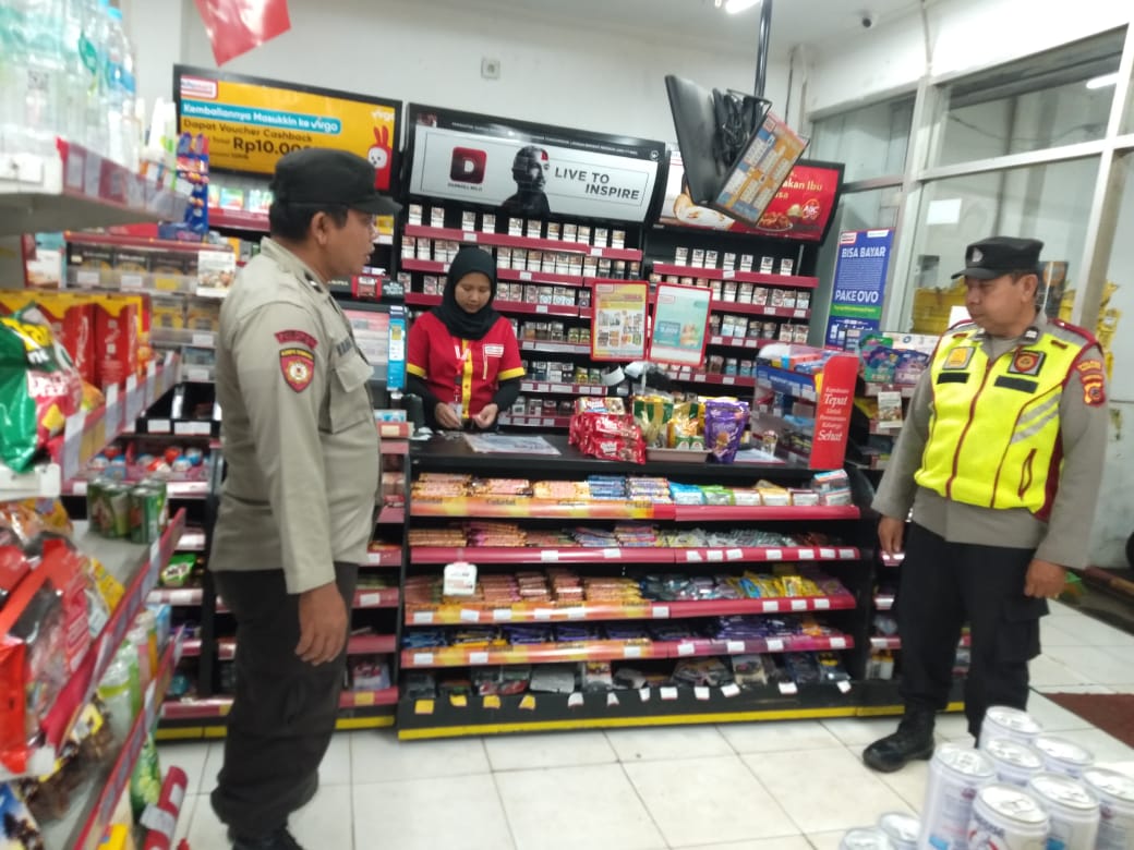Jajaran Polsek Tanjungsiang, Polres Subang, kontrol Toko modern untuk tingkatkan rasa aman