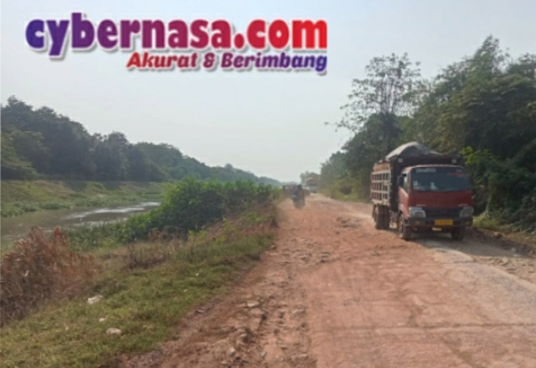 Jalan Pemda Penghubung Binong - Cikaum Rusak Parah warga Desak Perbaikan Segera