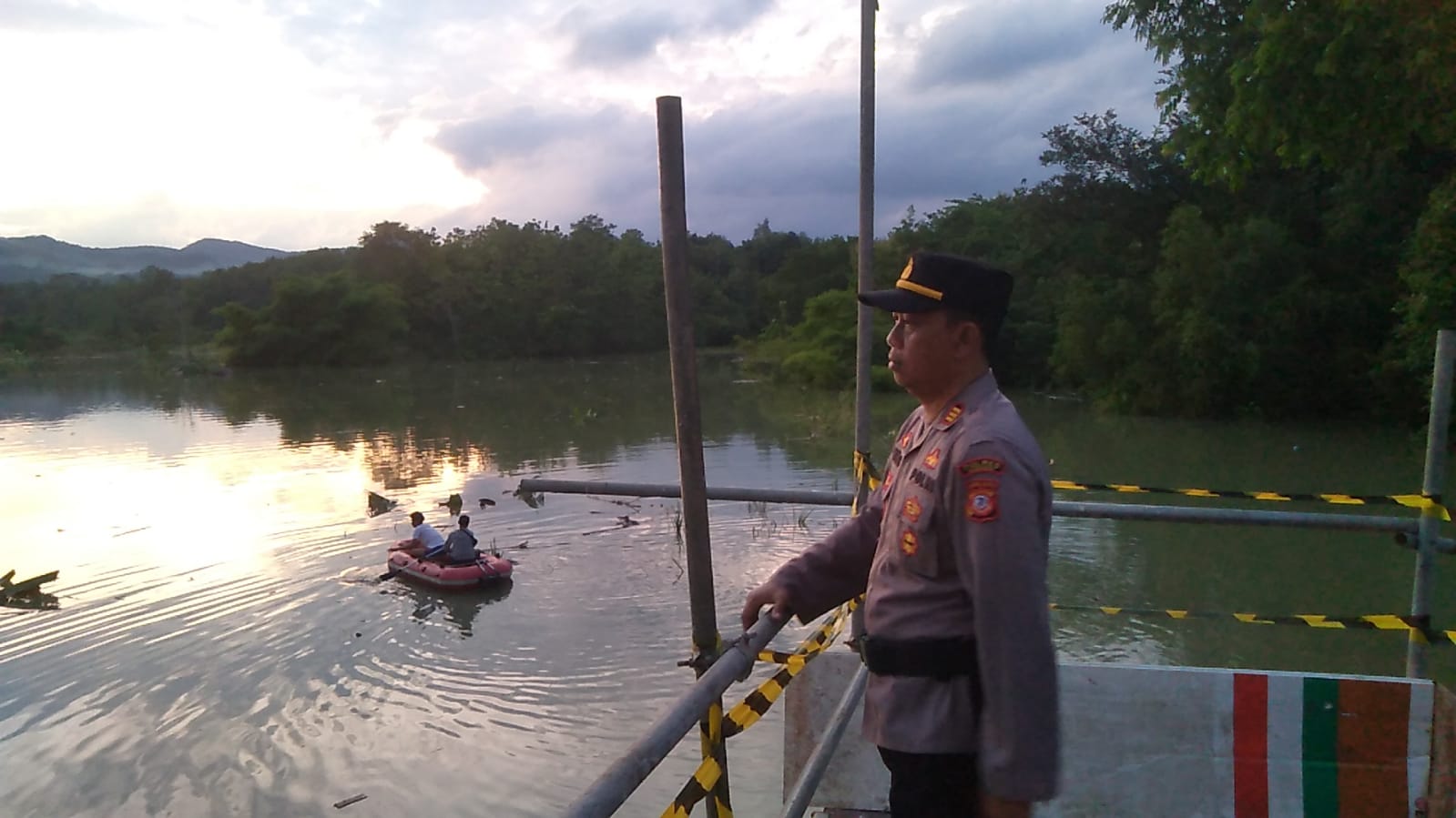 Jalan Penghubung Desa Cibalandong Dan Sadwarna Sudah Terendam Kapolsek Cibogo Himbau Warga Gunakan Jalan Alternatif