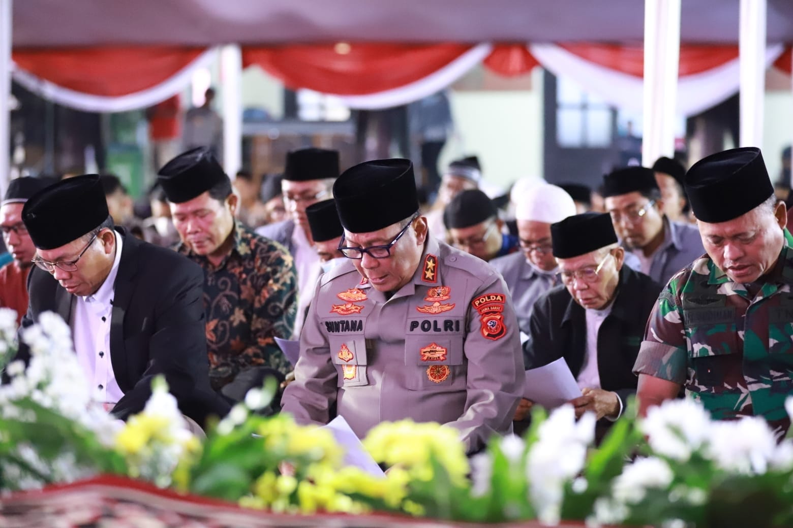 Jelang Nataru, Polda Jabar Gelar Istighosah, Zikir dan Doa Bersama