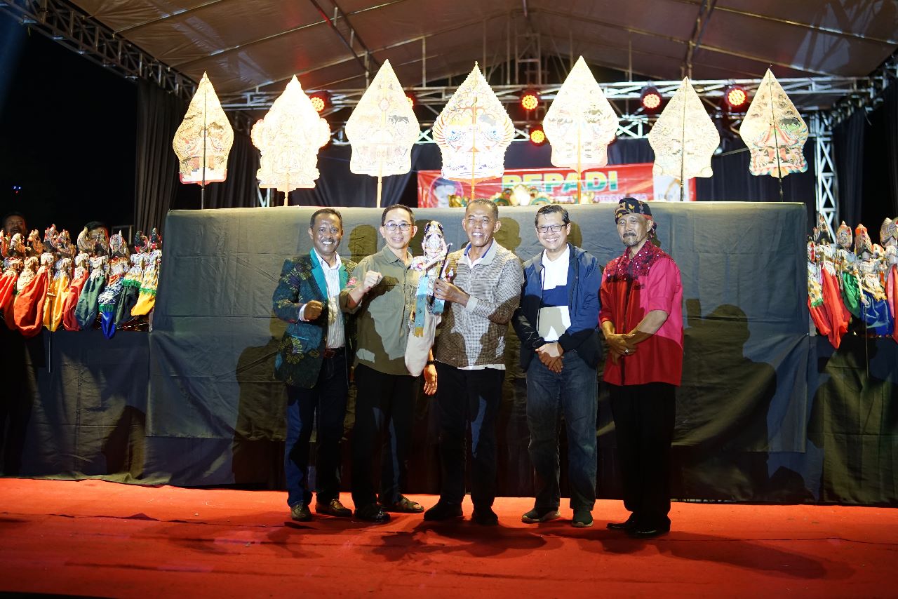JIMAT-AKUR AKUR HADIRI RAMPAK WAYANG 7 DALANG 5 SINDEN RAYAKAN 75 TAHUN KABUPATEN SUBANG