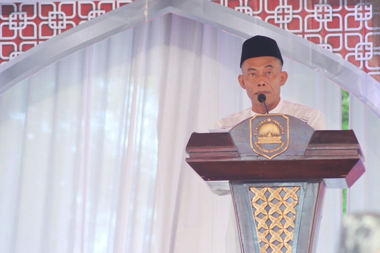 Jimat - Akur Ikuti Sholat Idul Fitri Di Alun-Alun Subang
