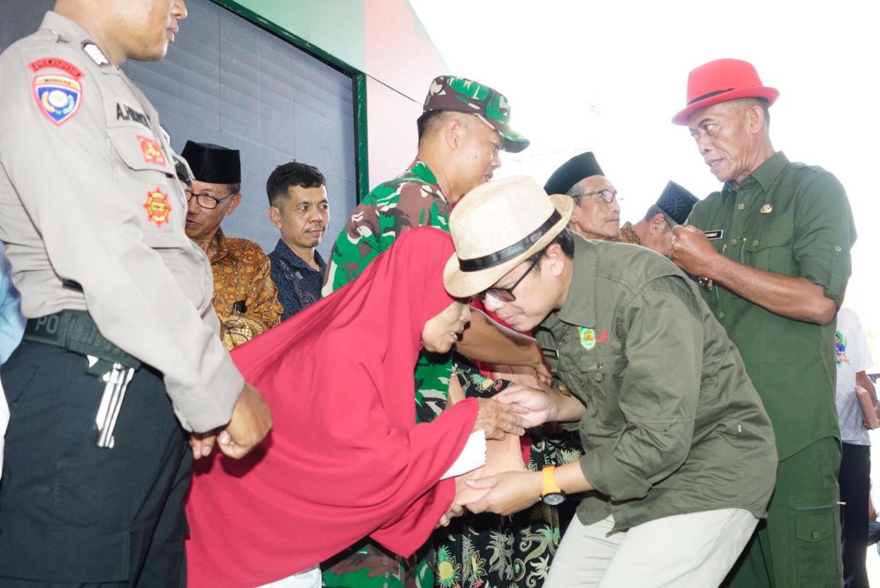 Jimat-Akur serahkan Bantuan dan alat bantu disabilitas se Kecamatan Cisalak