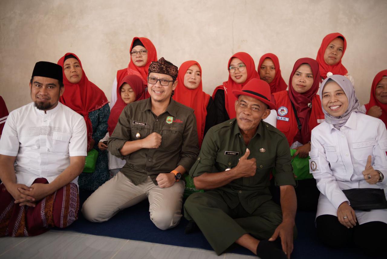 Jimat-Akur serahkan Bantuan untuk KPM PKH se-Kecamatan Cisalak