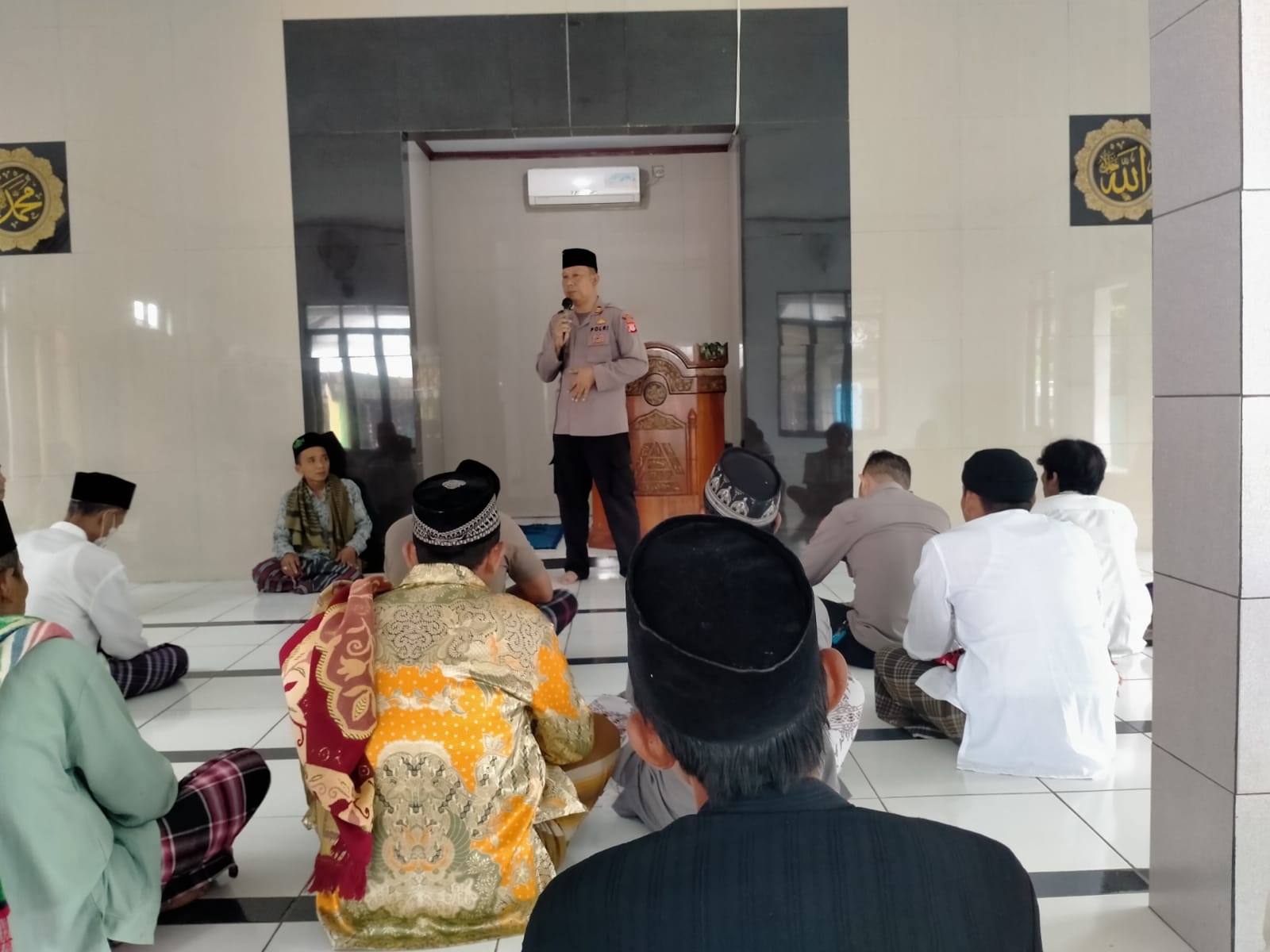 Jum'at Curhat Di Desa Padaasih Kapolsek Cibogo Ajak Masyarakat Bersama Jaga Kamtibmas