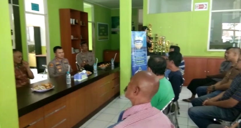 Jum'at Curhat Kapolres Sumedang Sambangi Warga di Kelurahan Situ