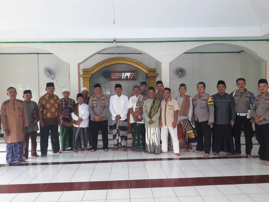 Jum'at Curhat Kapolsek Ajak Jamaah Jangan Sungkan Pada Polisi
