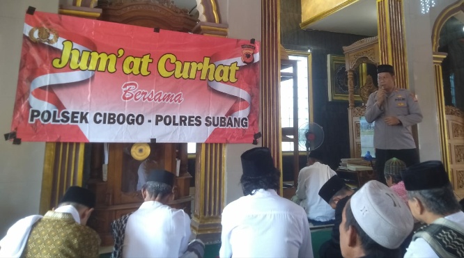 Jumat Curhat Kapolsek Cibogo Ajak Masyarakat Berkolaborasi Dengan Kepolisian Jaga Kamtibmas