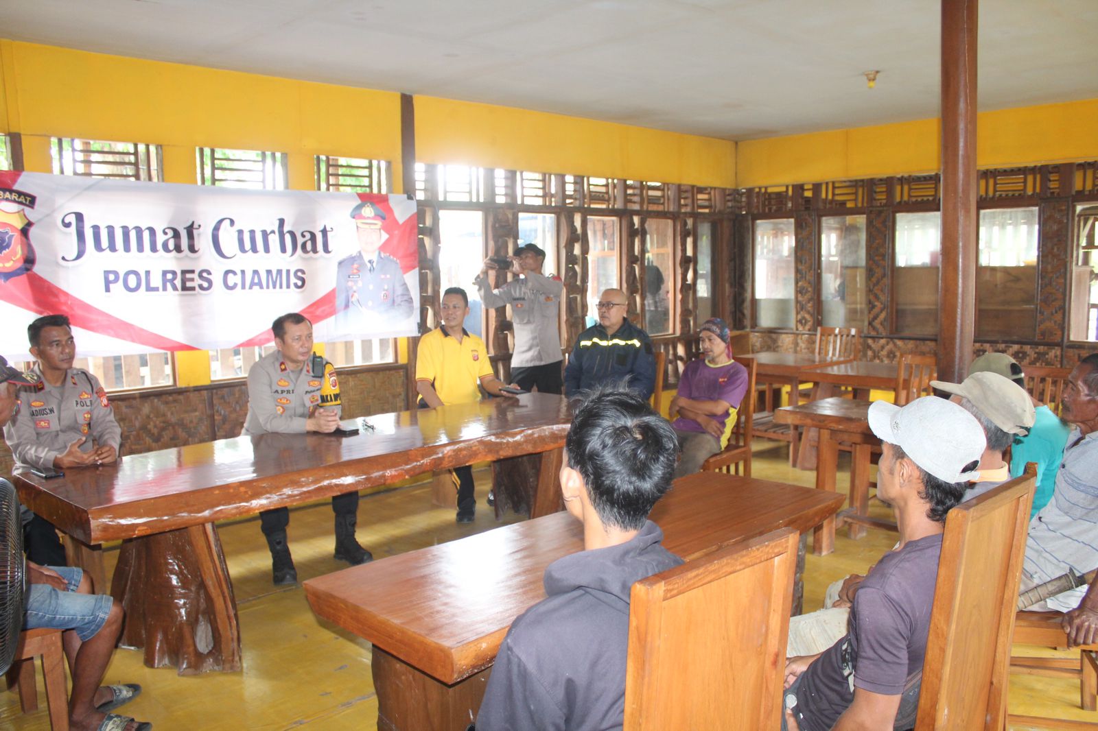 Jumat Curhat, Polisi Ngobrol Bareng Warga Bahas Pelayanan Publik