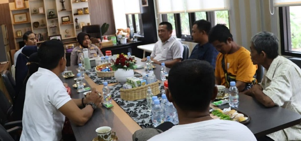 Kabid Humas Polda Jabar : Polisi Fasilitasi Mediasi Pihak Keluarga Tersangka Dengan PT. Ciomas  Terkait Penanganan Perkara Penggelapan Pakan Ternak