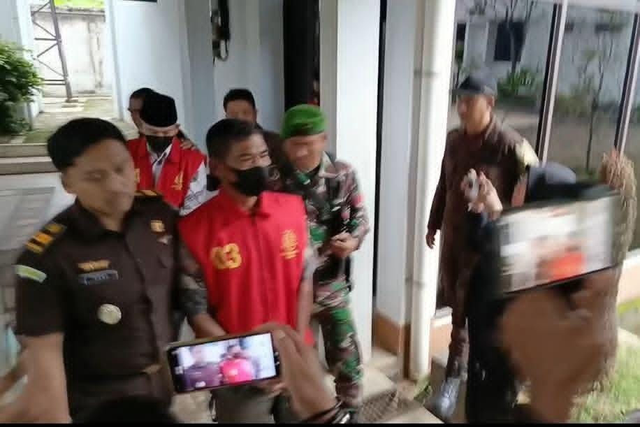 Kades Berikut Perangkat Desa Cibogo Resmi Di Tahan Kejaksaan Negeri Subang Terlibat Jul Beli Tanah Negara