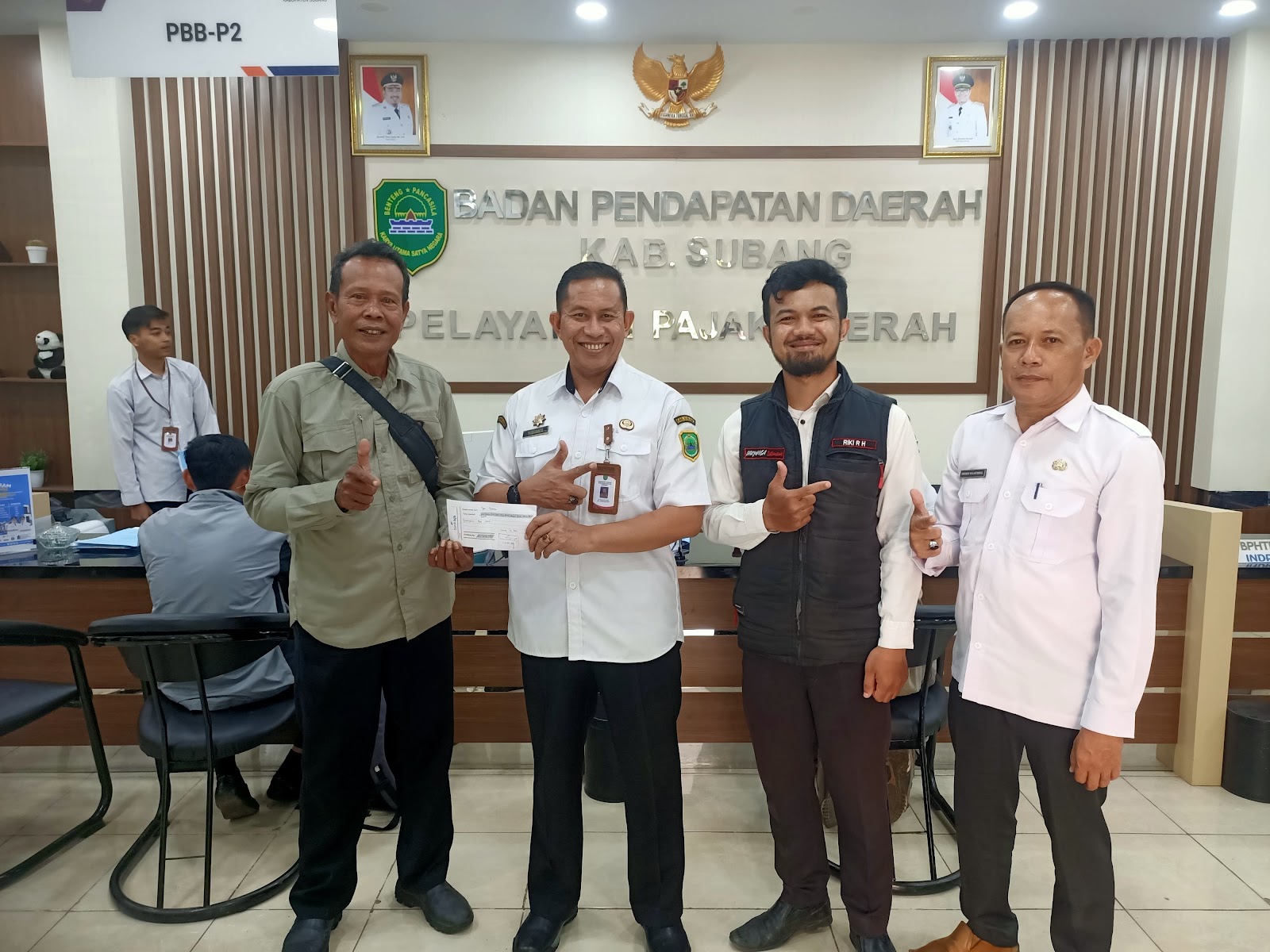 Kades Darmaga Kecamatan Cisalak "NGABRET" lunas Pajak Tahun 2025