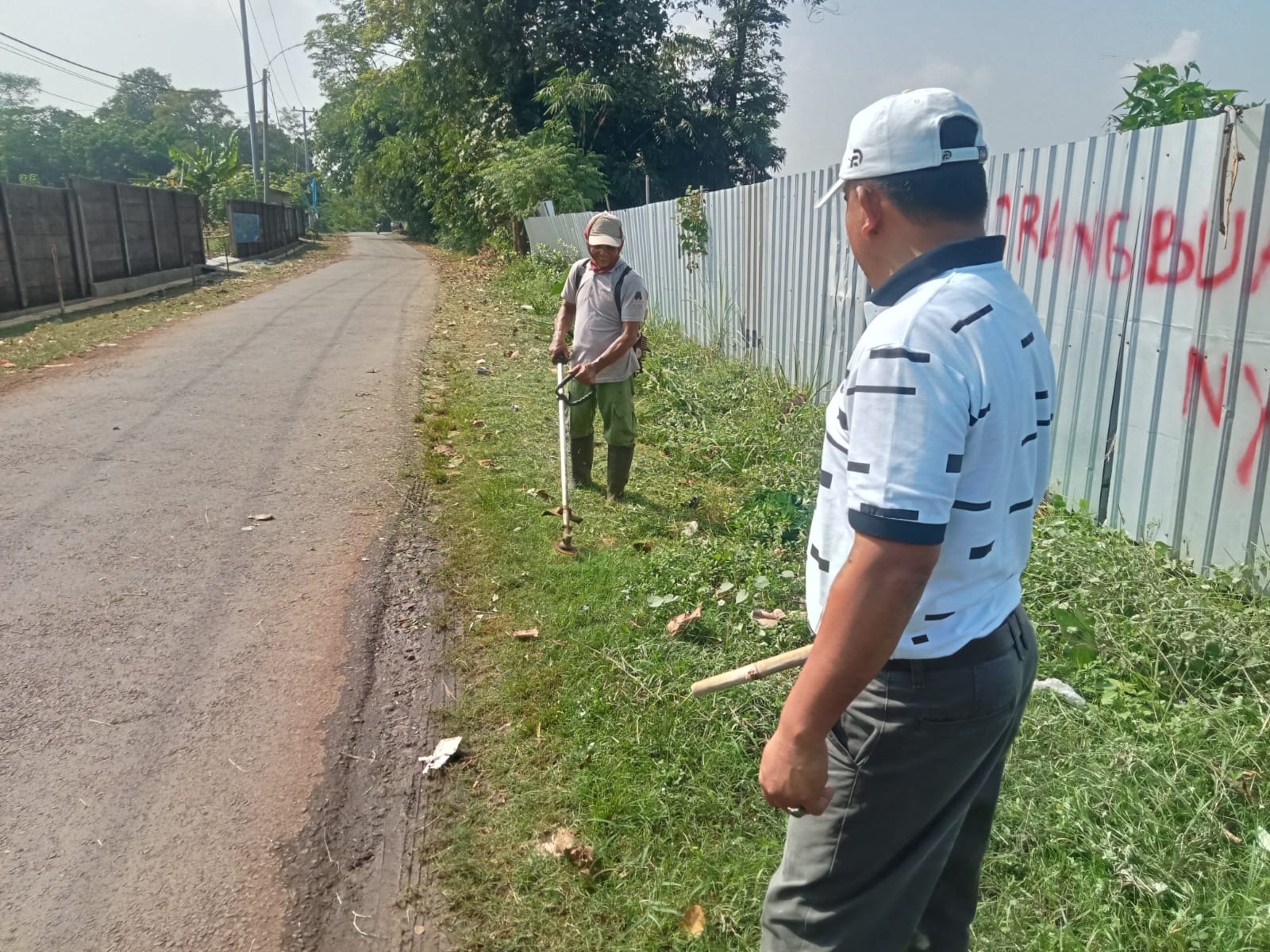 Kades Jabong Aminta Terjun Langsung Laksanakan Giat Jum'at Bersih