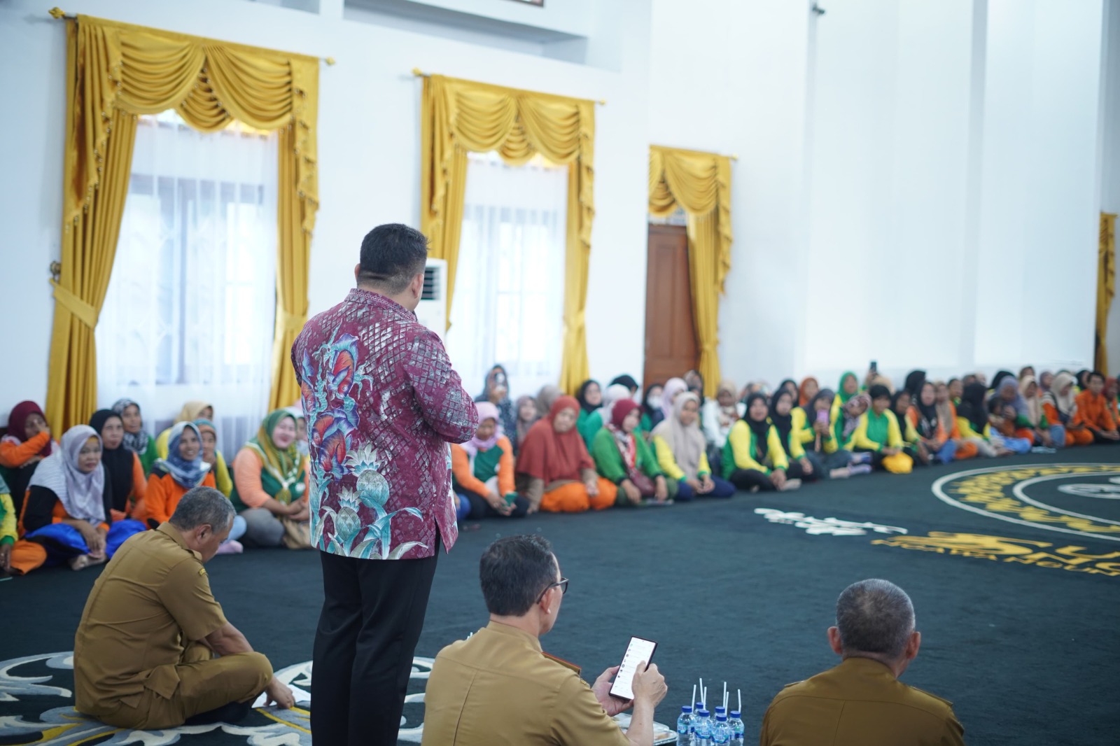 KADO MILANGKALA KE-77 SUBANG, KANG REY NAIKKAN HONOR PETUGAS KEBERSIHAN
