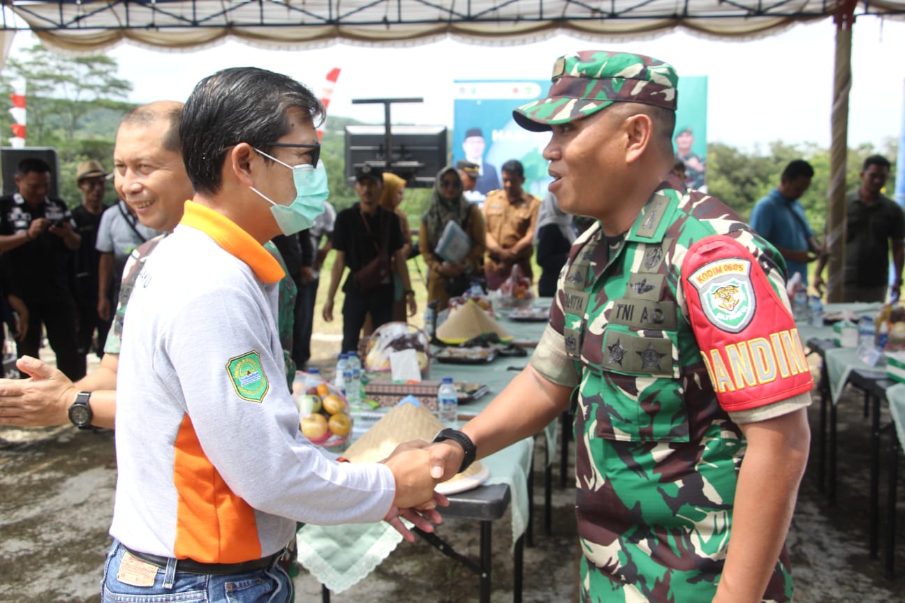Kang Akur Ajak Masyarakat Peduli Lingkungan Dengan Menanam Pohon