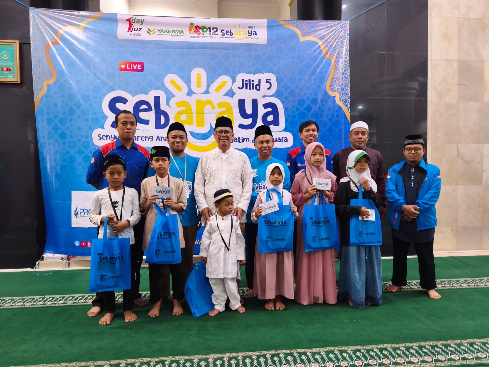 KANG AKUR APRESIASI KEGIATAN SEBARAYA ONE DAY ONE JUZ SUBANG, BERBAGI KEBAHAGIAAN BERSAMA ANAK YATIM DAN DHUAFA